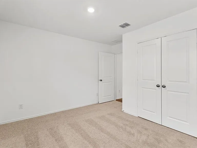 363 Avre Loop — Photo 22