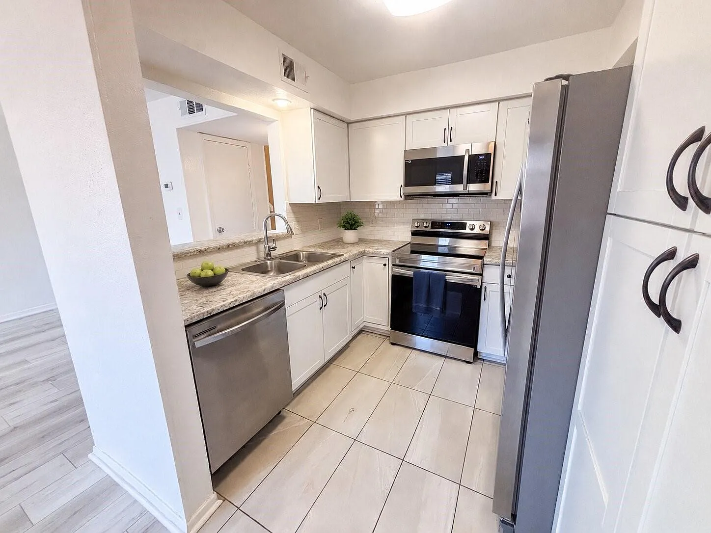 3 bed, 2.5 bath, 1510 sqft, $1,975 — Photo 3