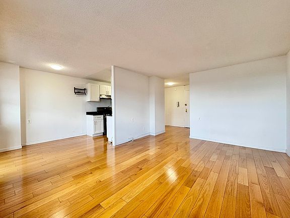 4th image of 4750 59th St APT 7G