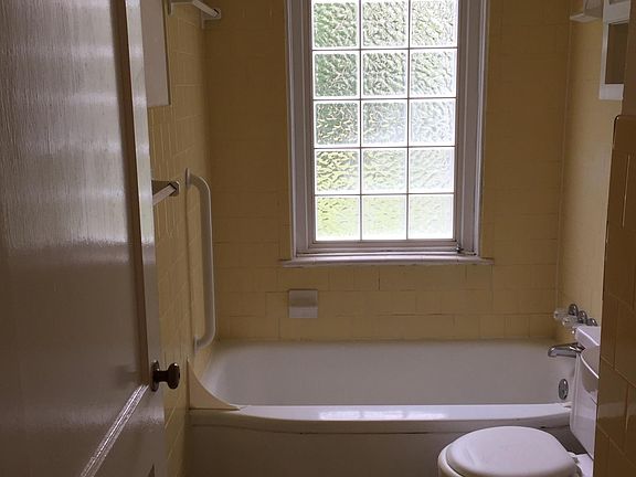 4th image of 7104 W Grace St