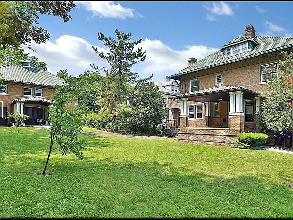 3rd image of 110 Sunnyside Dr
