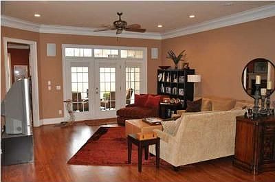 4th image of 724 Black Creek Dr