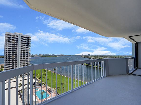 3rd image of 123 Lakeshore Drive #1442