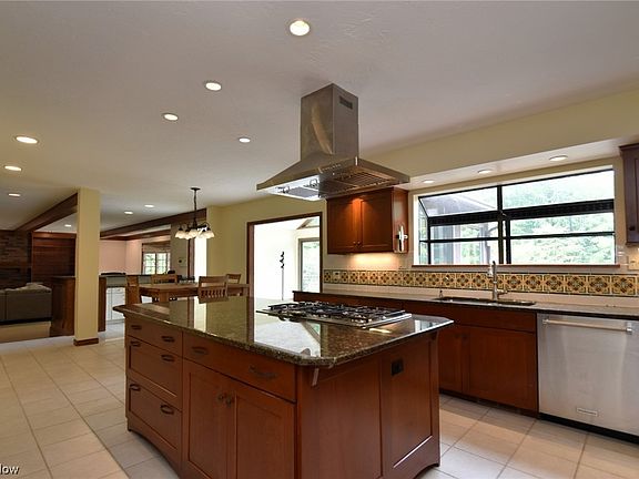 5th image of 861 Hardwood Ct