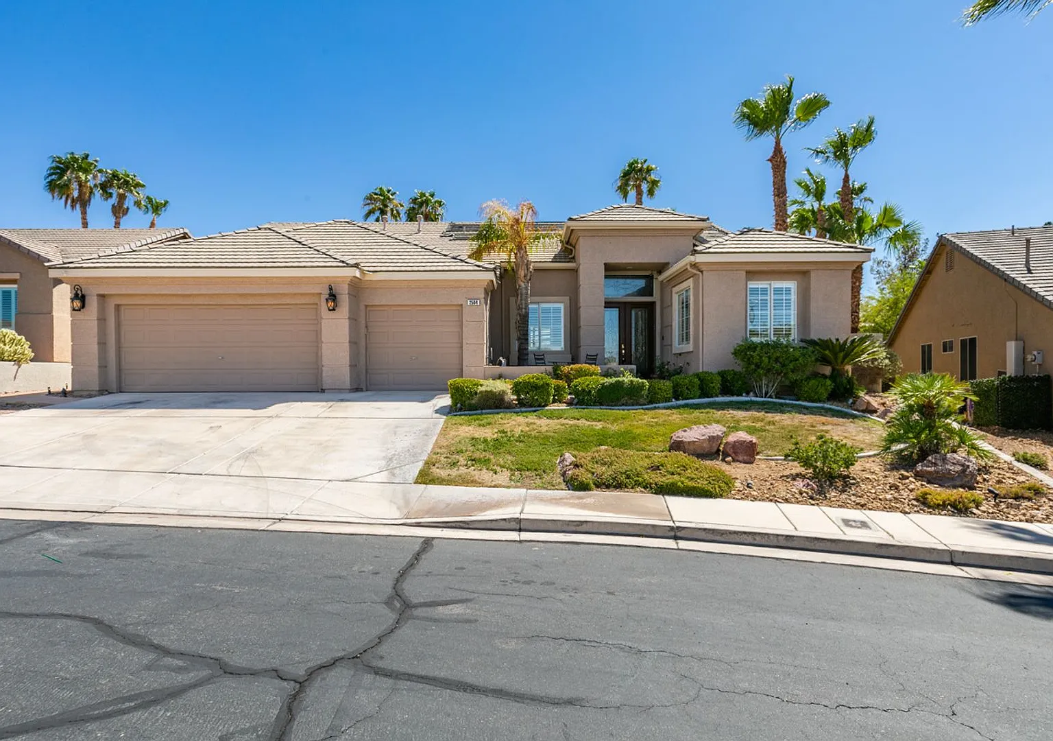 Gated - Green Valley Ranch- 4 bed + Den- Single Story Pool House — Photo 1