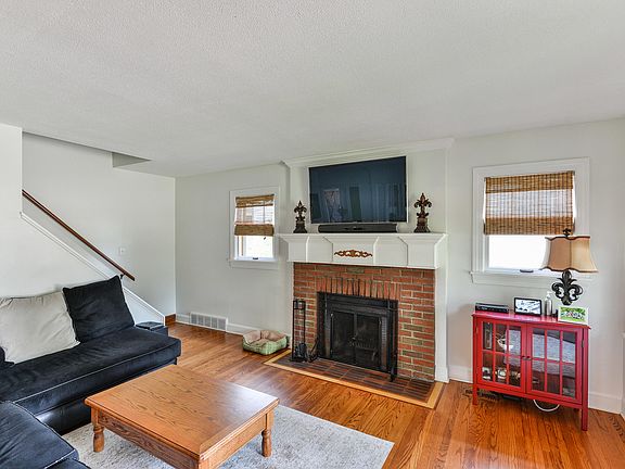 5th image of 4045 Crawford Ave