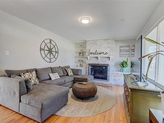 2nd image of 3556 Cherry Ln