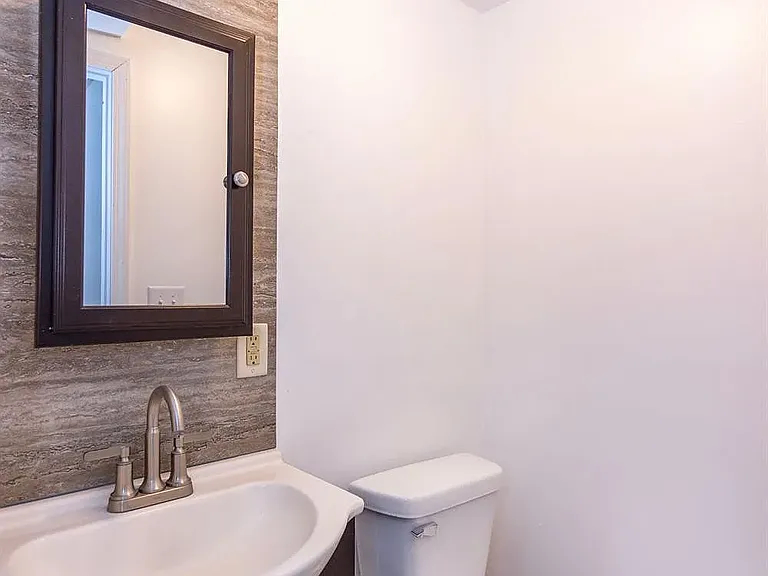 113 Laurel St — Photo 7