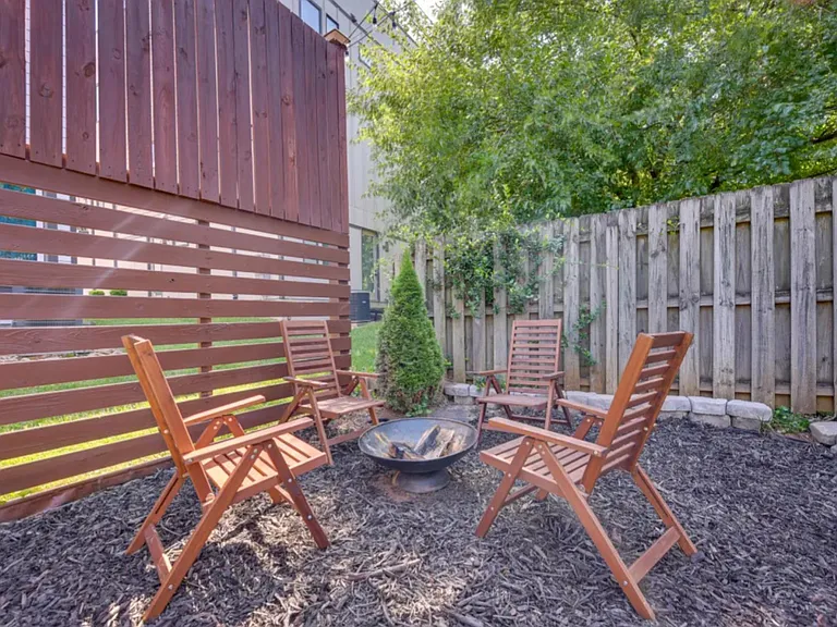 1104 Greenleaf Ave — Photo 26