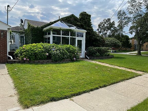 2nd image of 3874 Ravena Ave