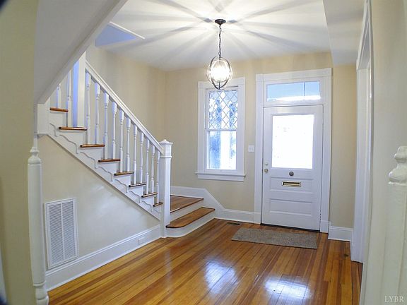 3rd image of 105 Easton Ave