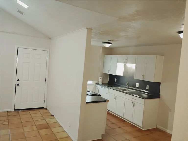 3203 Heatherwood Dr — Photo 5
