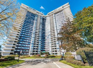 Applewood Place, Mississauga, ON L4Y 3T6