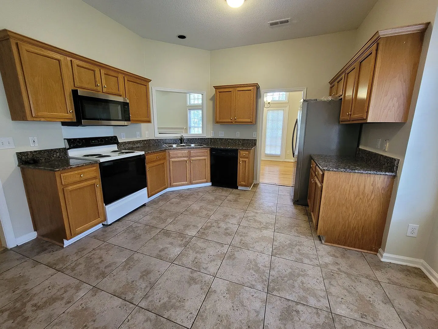 3 Bedroom In Lake Jeanette Three Meadows Neighborhood — Photo 4