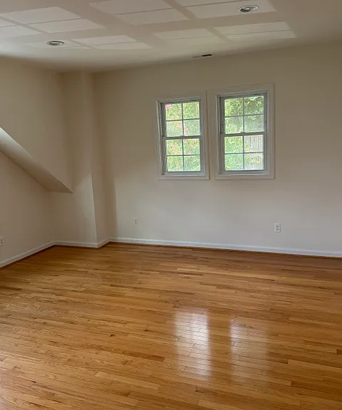 Poplar Ave — Photo 11