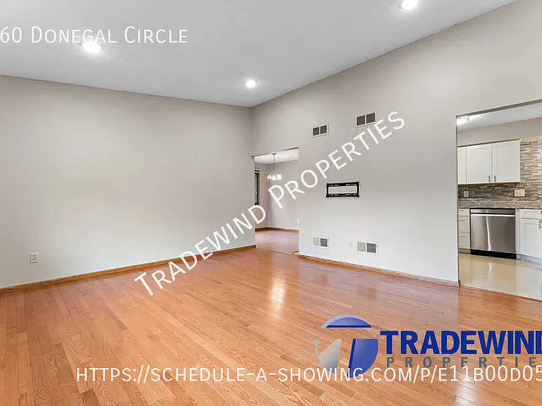 560 Donegal Cir — Photo 6