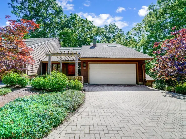 16 Spring Knoll Dr, Cincinnati, OH 45227