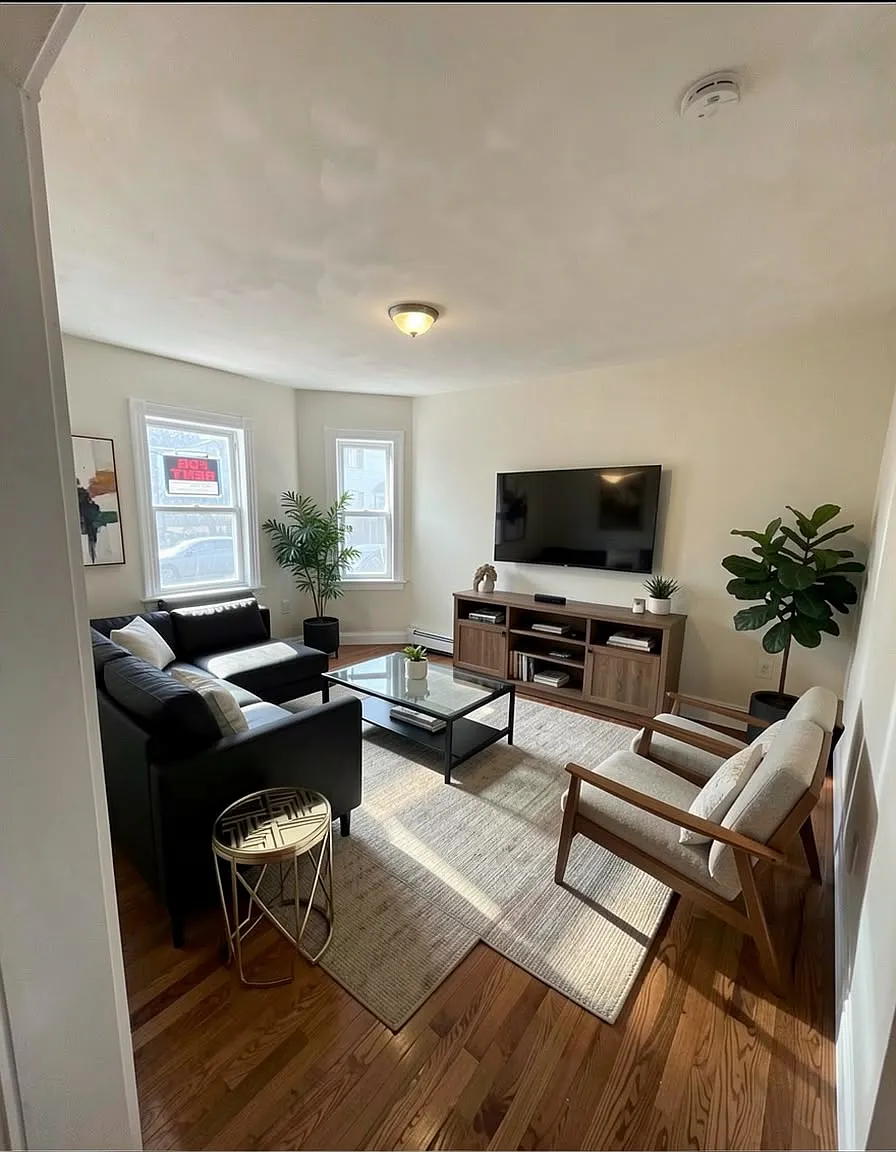 3 bed, 1200 sqft, $3,200 — Photo 2