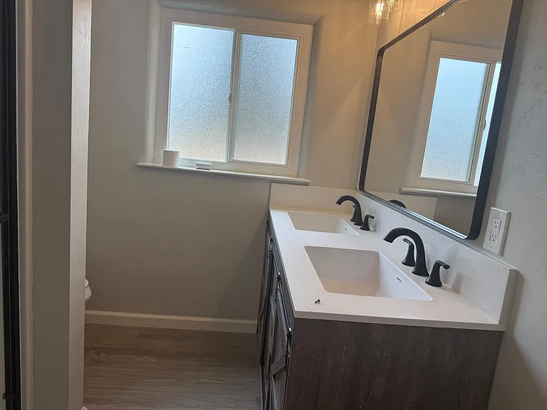 1328 College St — Photo 10