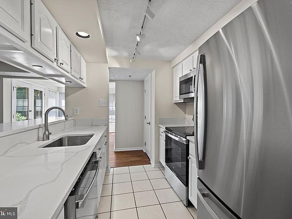 5th image of 627 Deering Rd