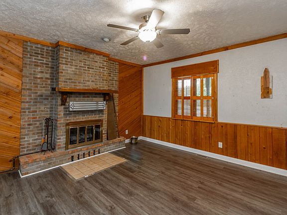 2nd image of 877 Wood Creek Pl