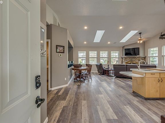 4th image of 22935 SE Suter Ave