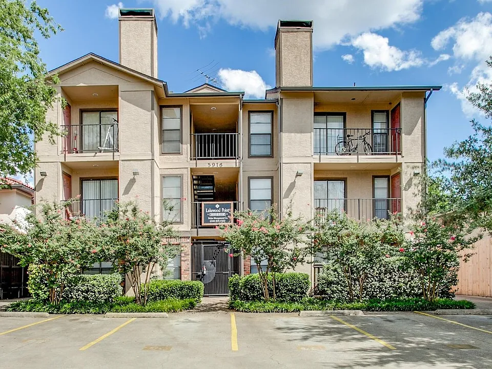 5916 Gaston Ave #304