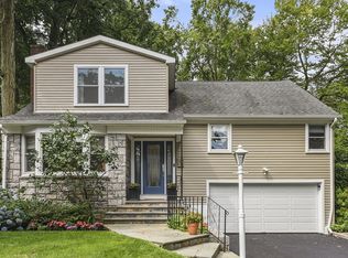 90 Maywood Rd, New Rochelle, NY 10804