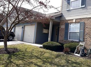 1020 Berkshire Ct APT D, Elgin, IL 60120