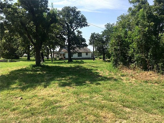 3rd image of 104 County Road 4851