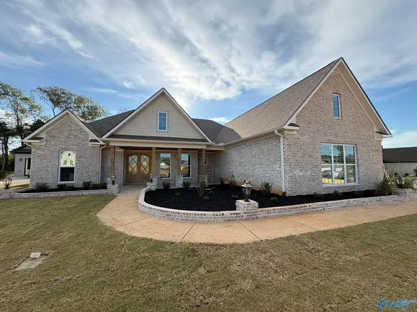 126 Lanwood Dr, Huntsville, AL 35811