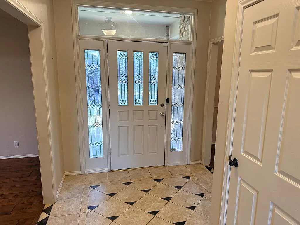 4 bed, 3.5 bath, 3076 sqft, $4,800 — Photo 2