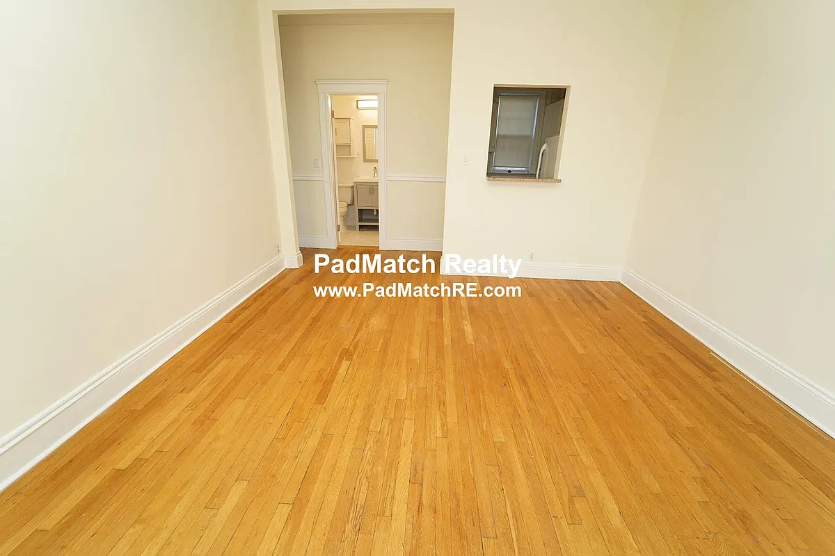 Living room - front facing - 317 Allston St #11