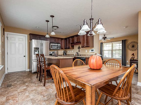 3rd image of 803 Bogard Ln