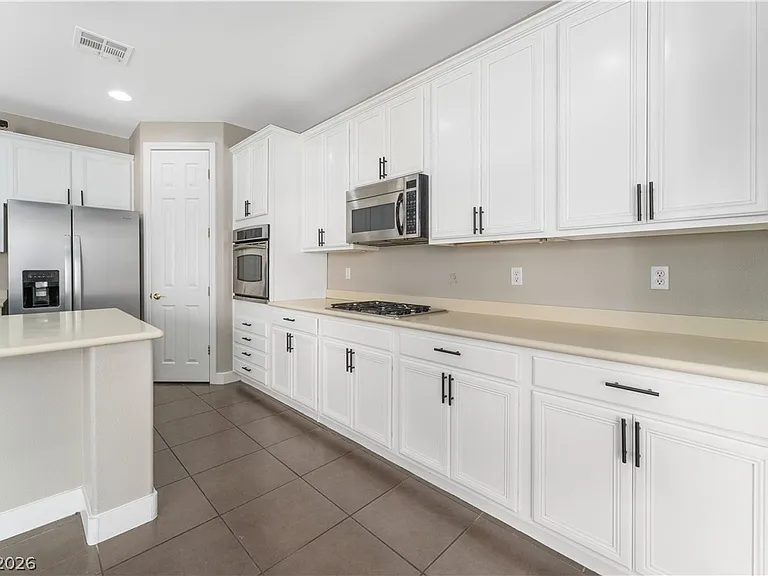 2348 Brooklyn Bridge St — Photo 10