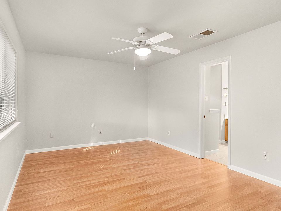 1st image of 11931 Rosethorn Dr