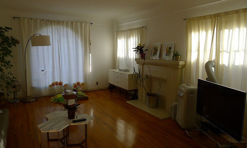 1st image of 755 12 N Hayworth Ave