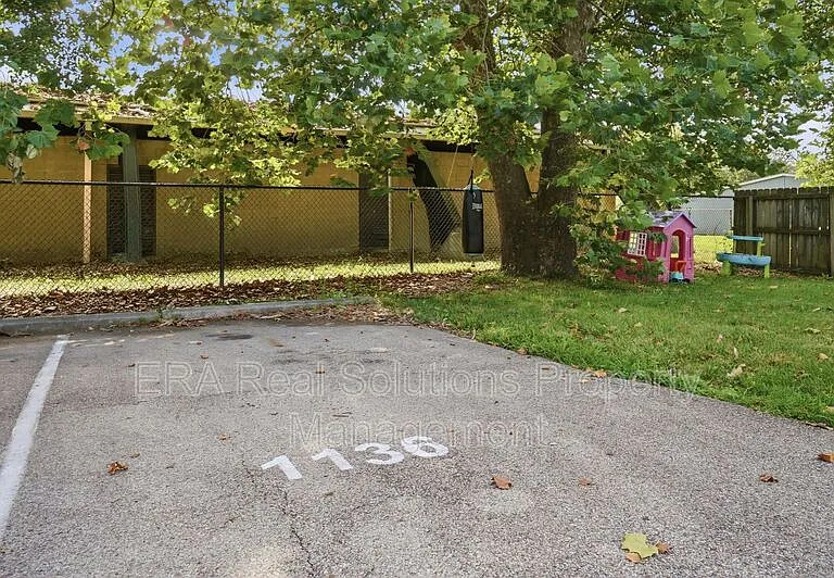 1136 McCarley Dr E — Photo 37