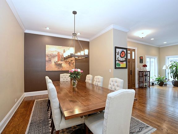 4th image of 506 Edgewood Pl
