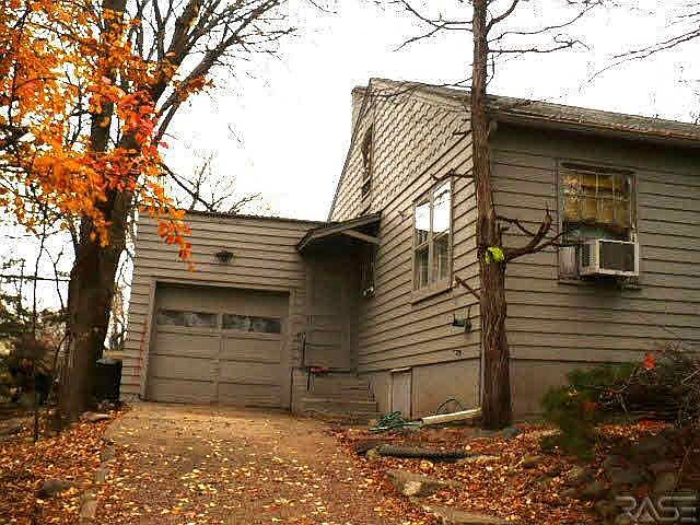1st image of 630 E Oak St