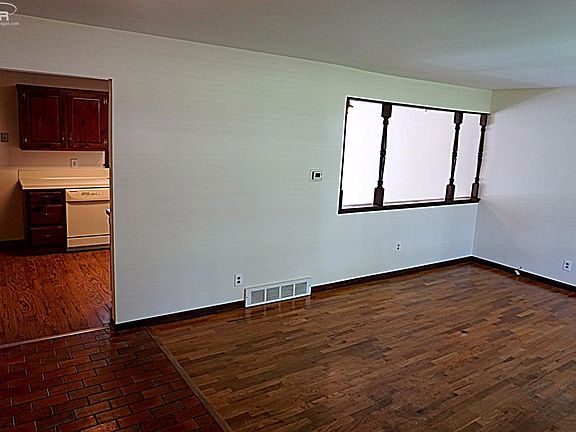 3rd image of 4435 Lawnwood Ln