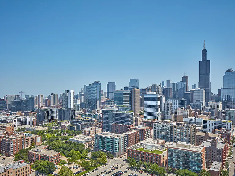 Landmark West Loop — Photo 18