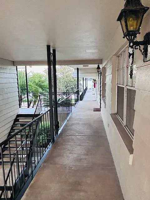 2 bed, 902 sqft, $1,750 — Photo 2