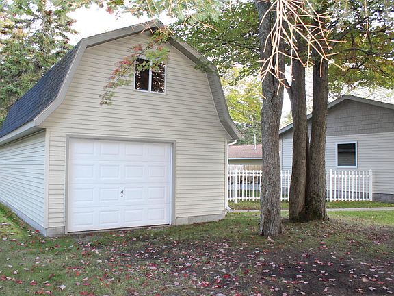 3rd image of 1167 Wilke St