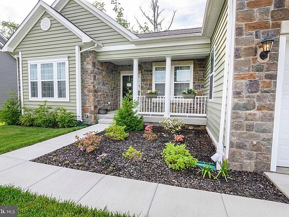 5th image of 104 Ladysmith Dr