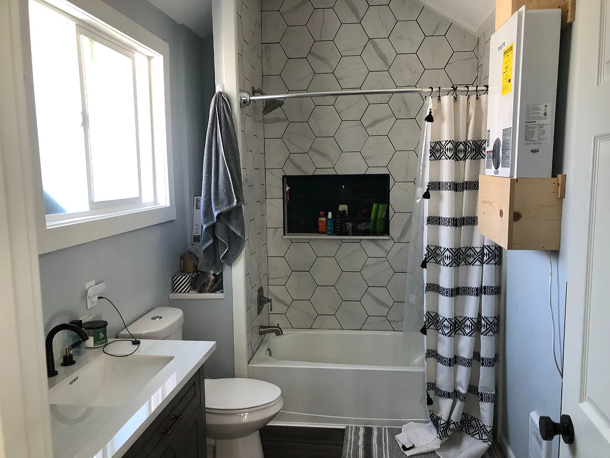 3 bed, 1.5 bath, 700 sqft, $2,600 — Photo 4