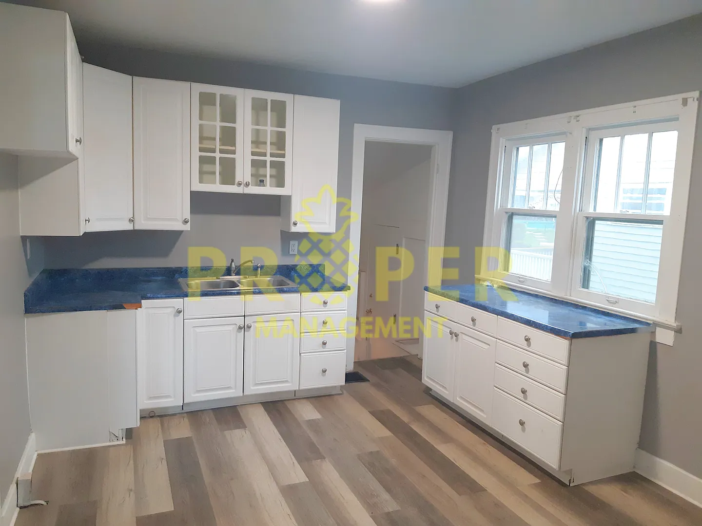 Beautiful 2 bedroom 1 bathroom house with 2 car garage — Photo 4