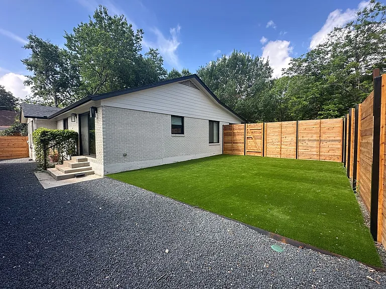 4711 Fairview Dr — Photo 3
