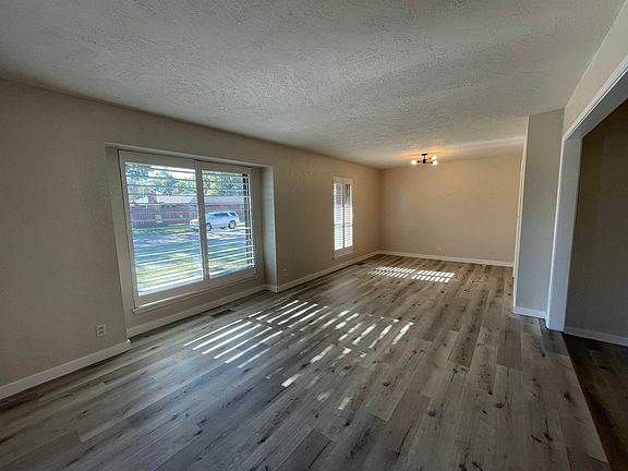 5th image of 2810 McGill Dr