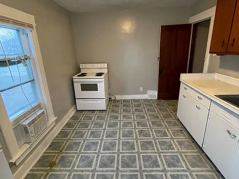 727 South St — Photo 8